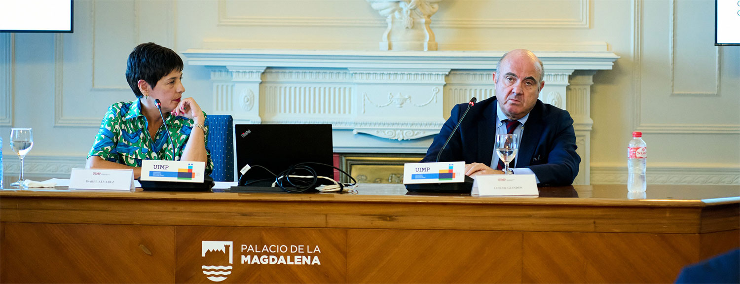 España y la UE a través de sus protagonistas. Luis de Guindos e Isabel Álvarez. Palacio de la Magdalena, Santander.