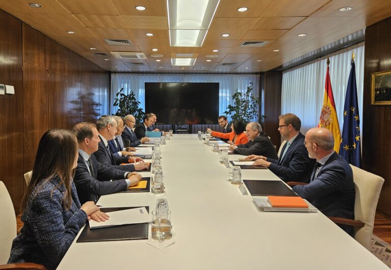 La transparencia persiste como asignatura pendiente de los "lobbies" en España