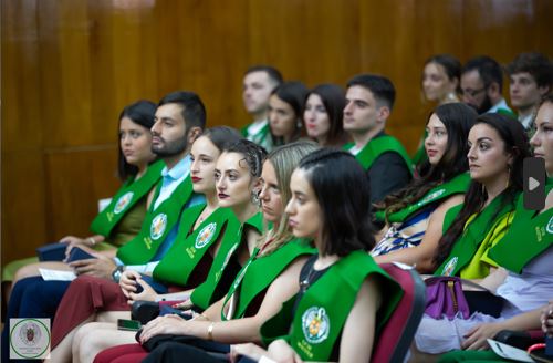 Solemne graduación del Máster en Virología, curso 2022-23... y emotiva despedida de su coordinadora, Isabel Simarro