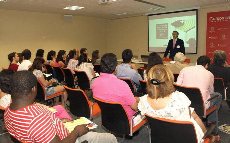 Las enfermedades periodontales, en los Cursos de Verano Complutense
