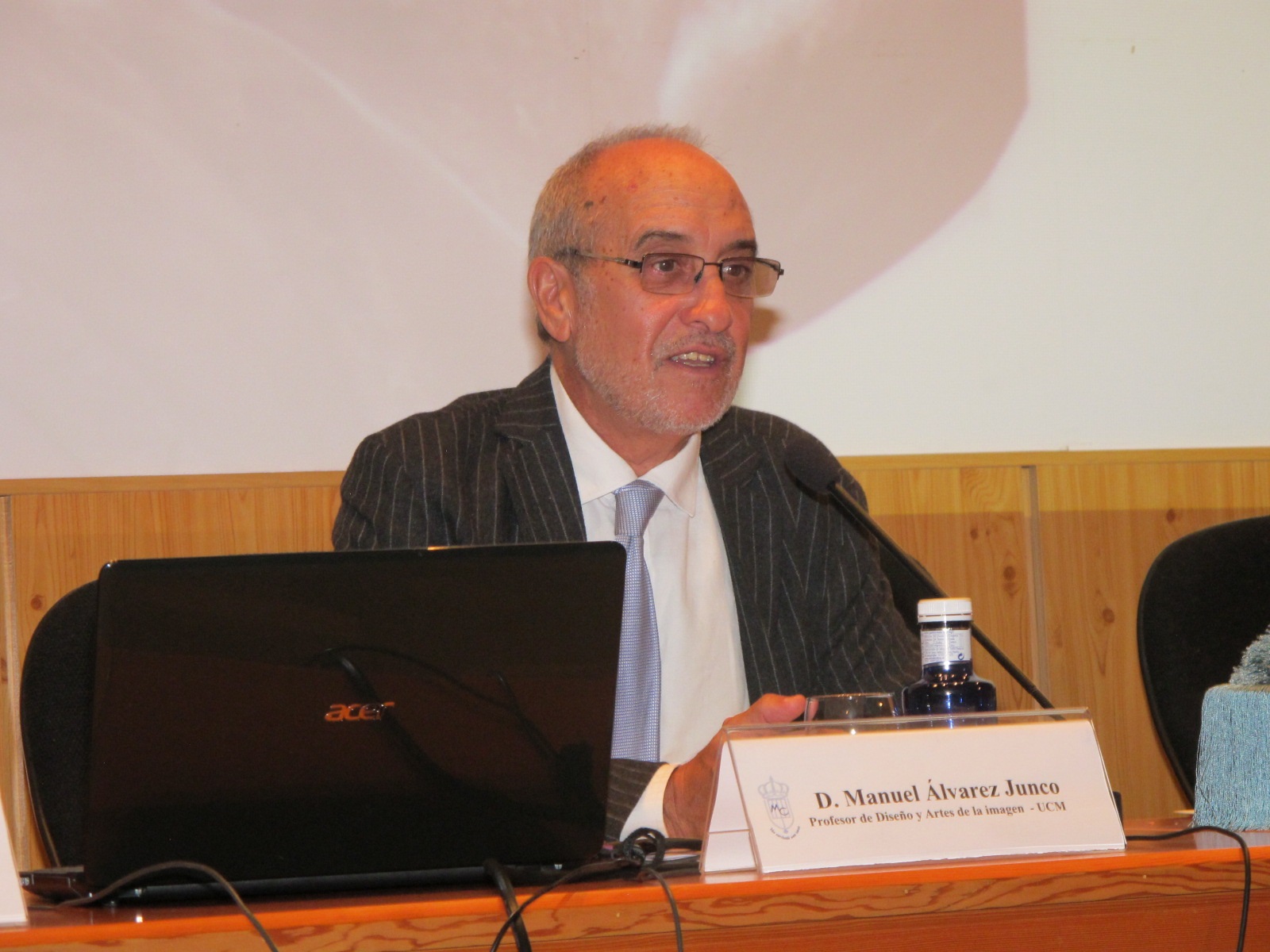 Álvarez Junco diserta sobre el sentido del arte en la apertura del cursos académico del Centro Mª Cristina