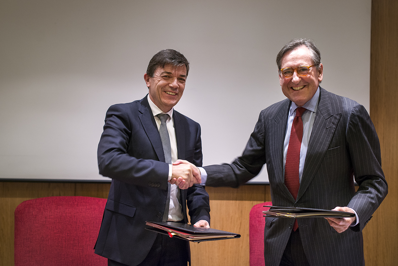 Firmado el convenio de colaboración entre la UCM y Banco Santander