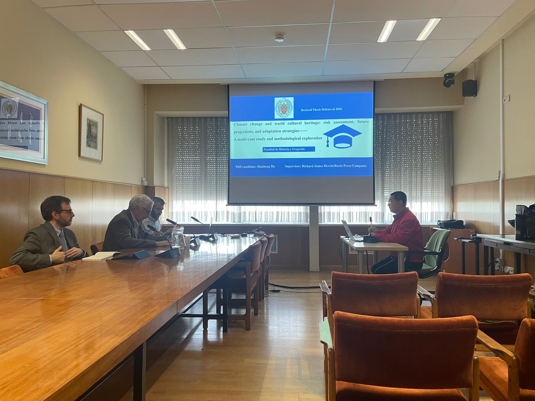 Acto de defensa de la tesis de Hu Haisheng