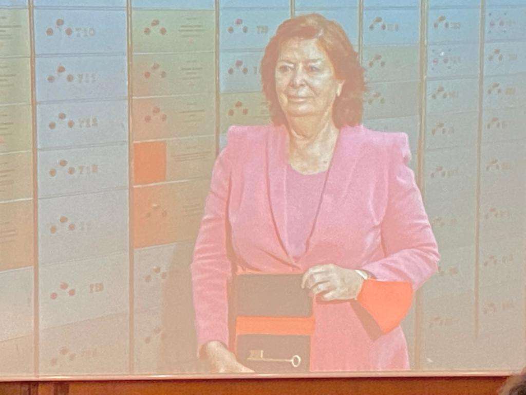 Box of Letters of the Cervantes Institute. María Vallet deposits a bequest in box 725 - 13