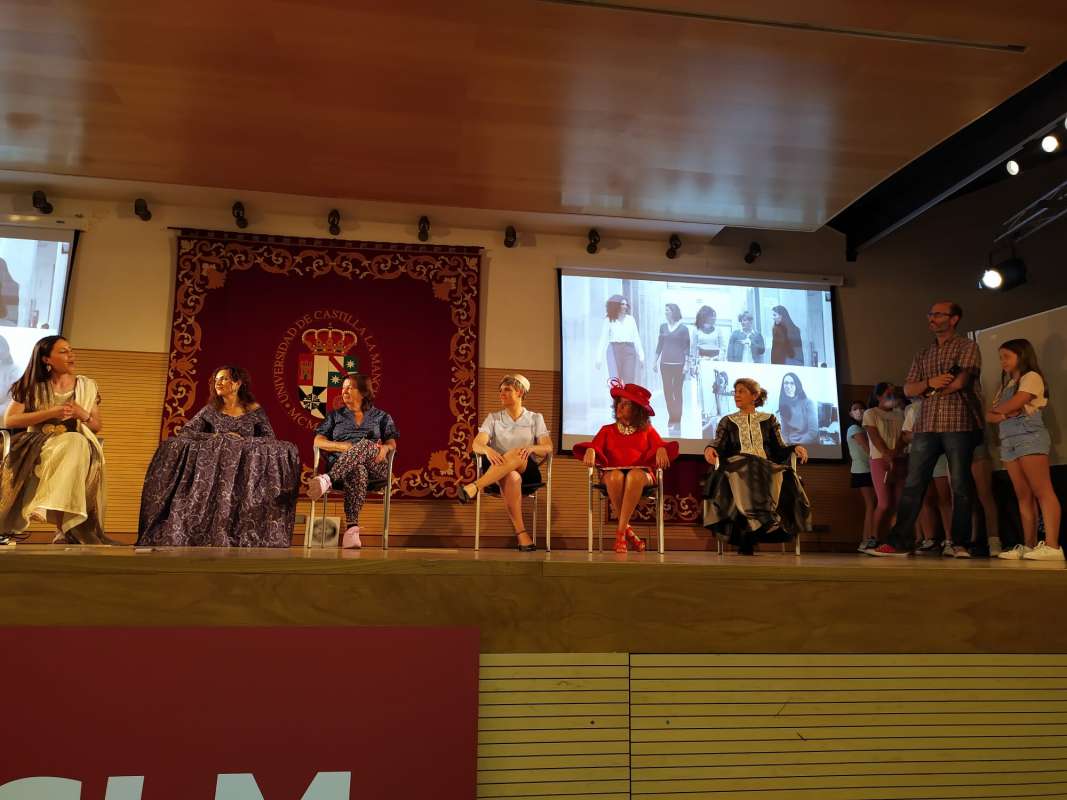 Women Scientists: Past, Present and Future. UCLM. - 21