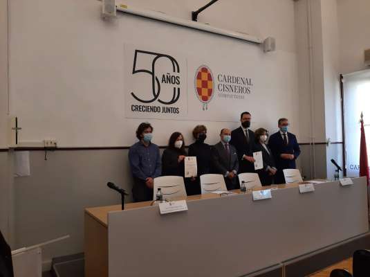 Enhorabuena a la Dra. Violeta Fernández-Lansac (doctora por nuestro programa) que ha sido galardonada con el III Premio Cisneros a la mejor tesis en Psicología por la tesis titulada: Narrativas traumáticas en mujeres víctimas de violencia en la pareja