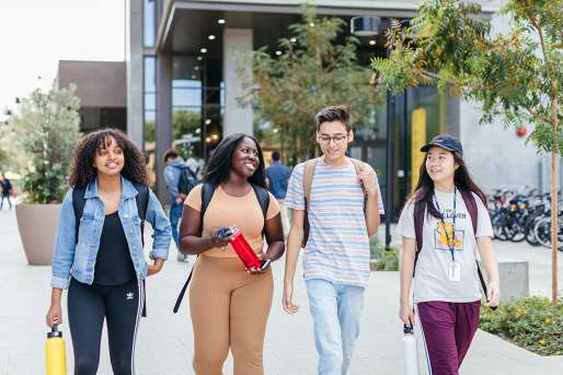 Convocatoria de Becas del Programa UCM-California 2021/22 para estudiantes de grado