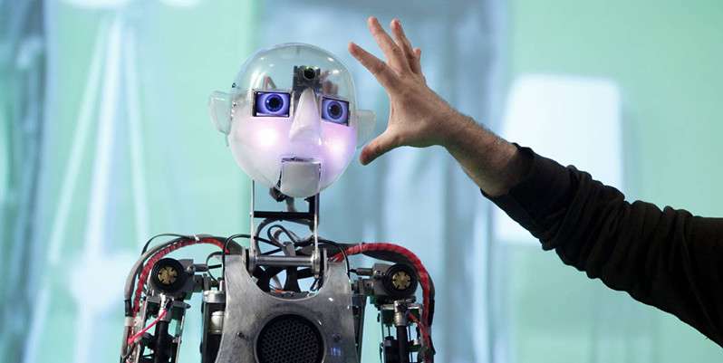 ELGrupo de Información y Computación Cuántica (GICC) de la Facultad de Ciencias Físicas, dirigida por Miguel A. Martín-Delgado, catedrático de Física Teórica se une a la Red ELLIS de Inteligencia Artificial para atraer talento internacional.