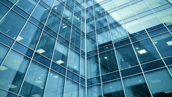 La Fundación SEPI convoca nuevas becas de formación práctica en empresas para jóvenes con titulación universitaria o grado superior de FP sin experiencia profesional.