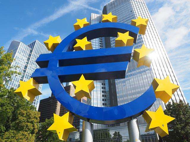 Convocatoria de becas Schuman para prácticas en el Parlamento Europeo, de cinco meses de duración, para jóvenes con titulación universitaria.