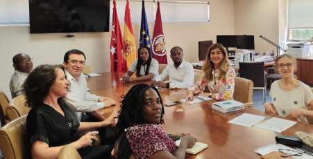 El vicerrectorado recibe a representantes de la Universidad Nacional de Guinea Ecuatorial y de la Universidad Mayor, Real y Pontificia de San Francisco Xavier de Chuquisaca de Bolivia.
