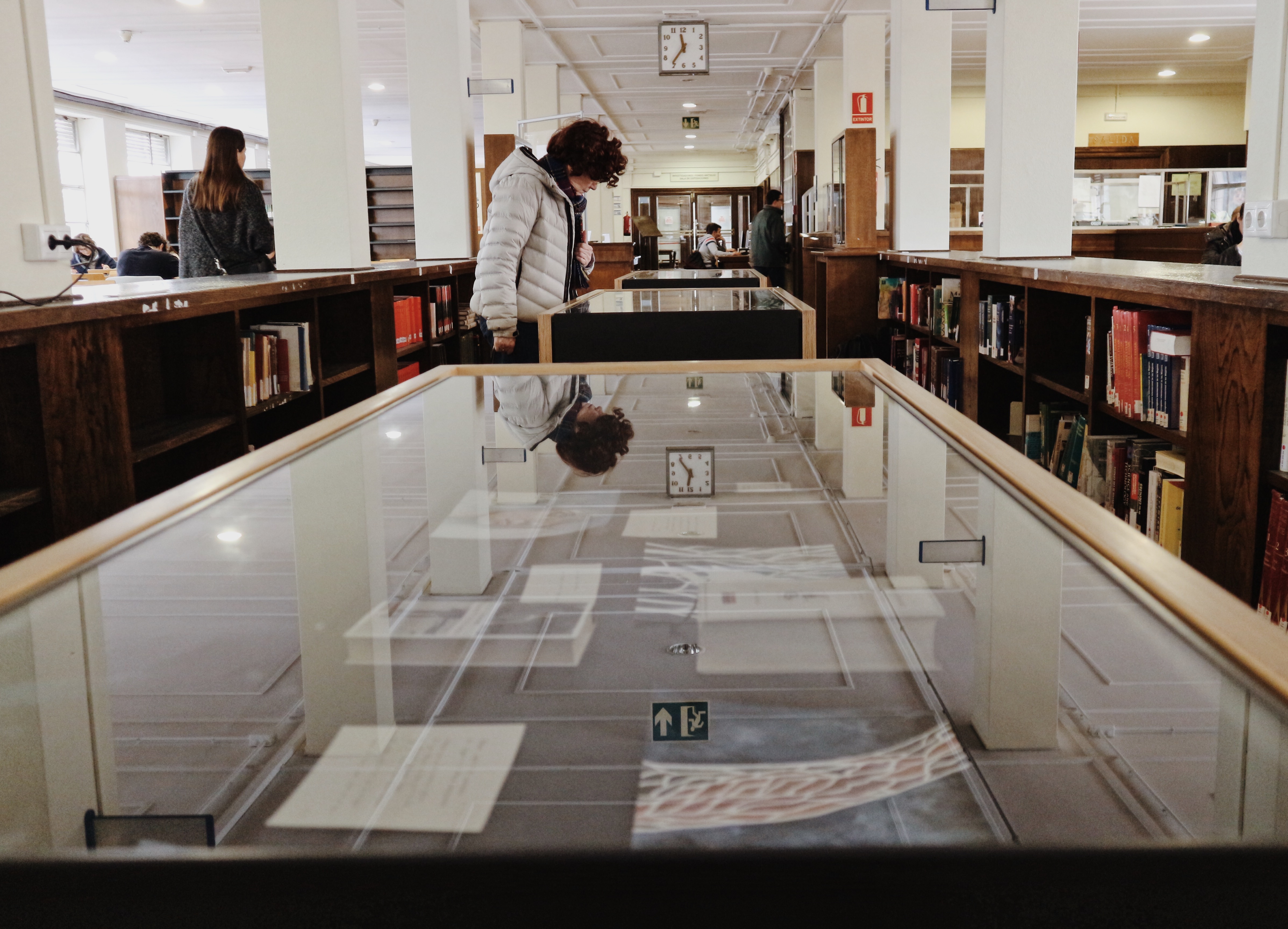 Exposición en la biblioteca del edificio A