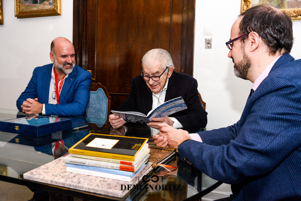 gamoneda complutense decano vicedecano cultura ucm