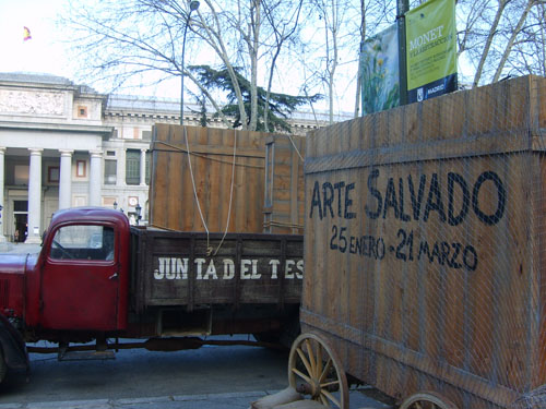 Arte Salvado frente al Museo del Prado