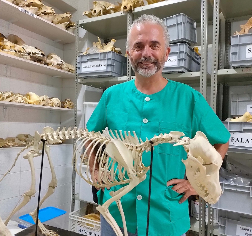 Ignacio de Gaspar en el área departamental de Anatomía y Embriología (Facultad de Veterinaria, UCM)