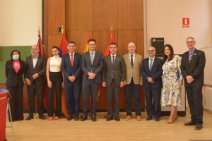 Los conferencistas del acto inaugural y otras autoridades armenias.