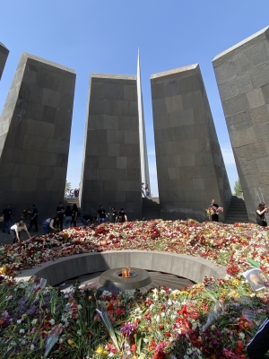 monumento genocidio llama_72dpi