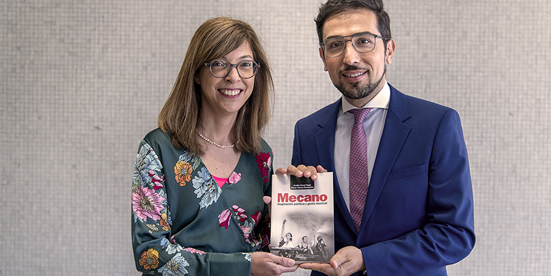 La musicóloga Elena Torres y el filólogo Emilio Peral publican los porqués del éxito de Mecano