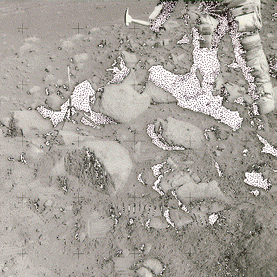 Martillo geológico muestreando en la Luna. / NASA.