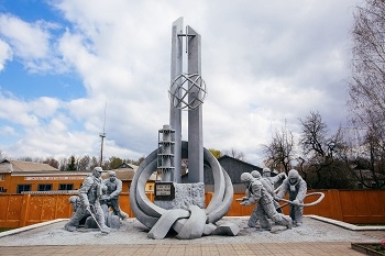 Monumento homenaje a los bomberos que participaron en las labores de extinción. / Shutterstock.