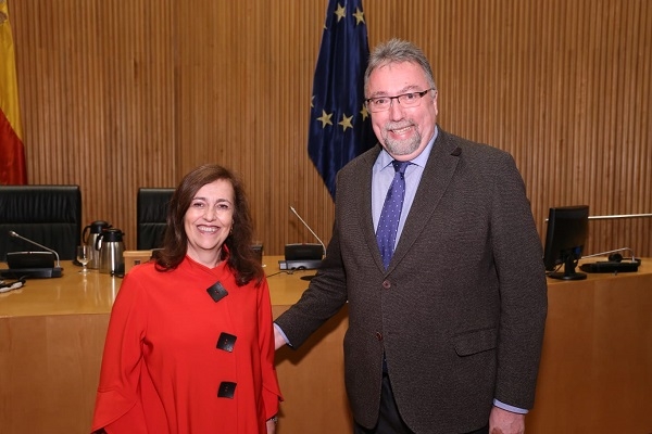 María Crespo, Catedrática de la UCM, junto a Isidro Martínez Oblanca, de FORO Asturias. / Oficina C – FECYT.