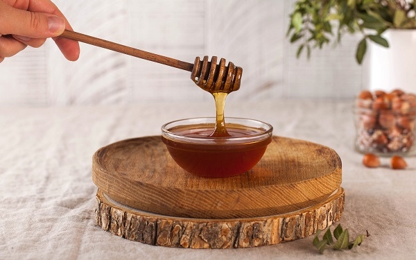 Se han analizado las propiedades antitumorales de mieles monoflorales de tomillo y castaño. / Kabachki.photo. Shutterstock. 