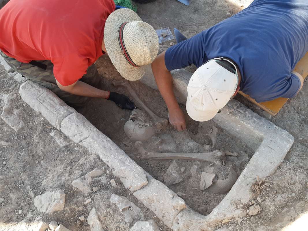 excavación tumba 2022